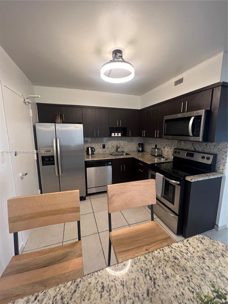 5161 Collins Ave 1211 Property Photo 5