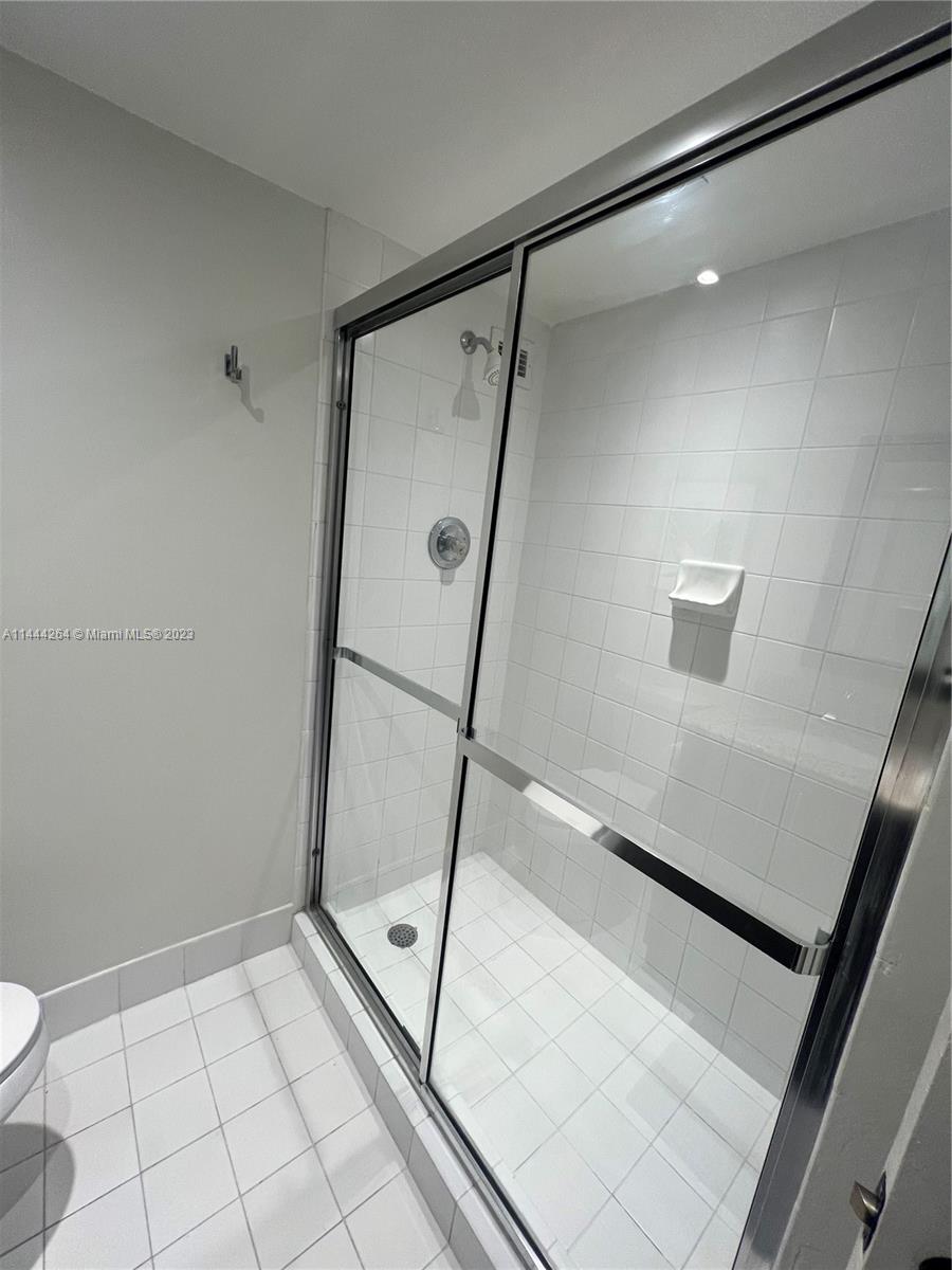5161 Collins Ave 1211 Property Photo 12