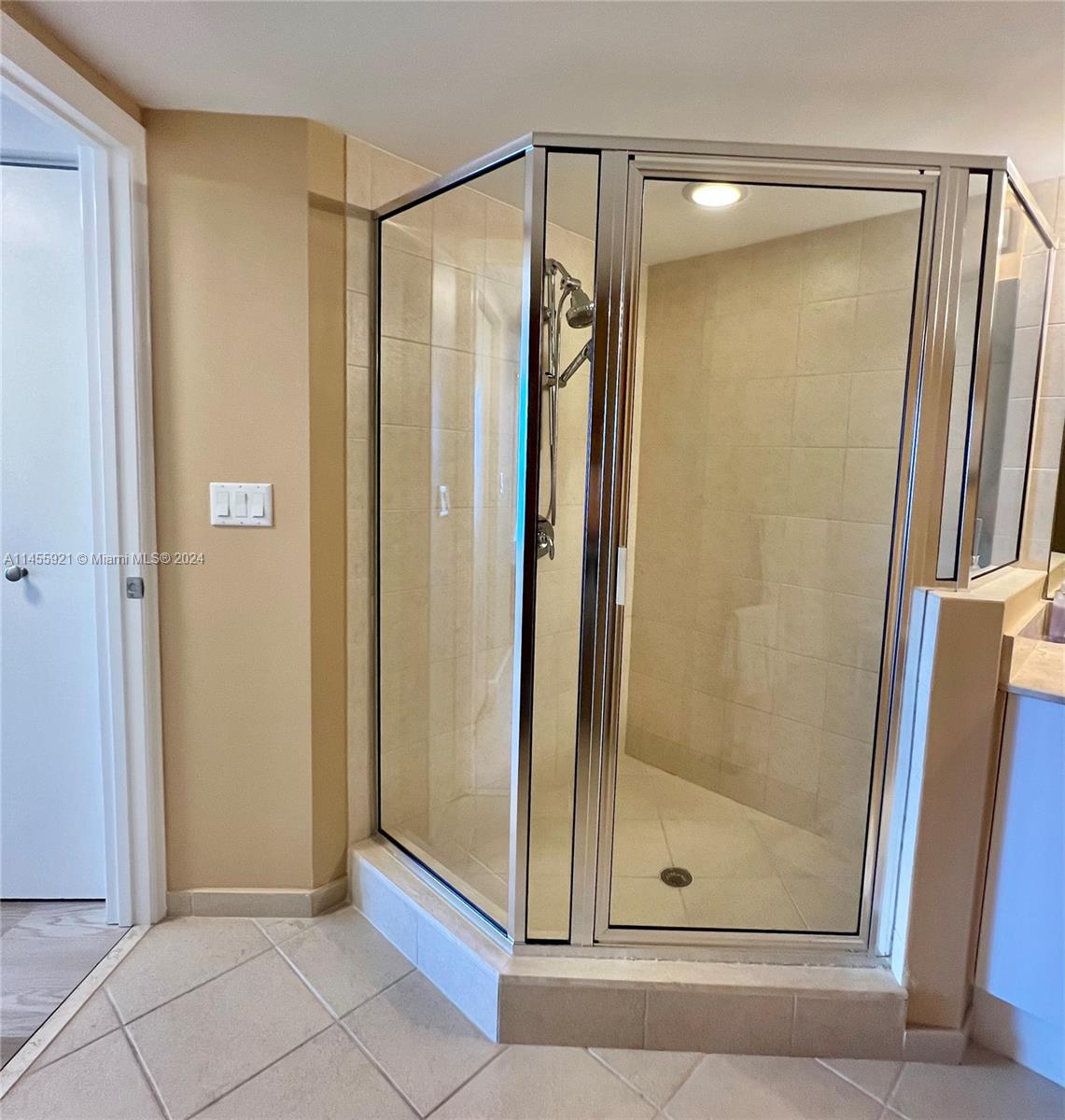 16699 Collins Ave 2501 Property Photo 18