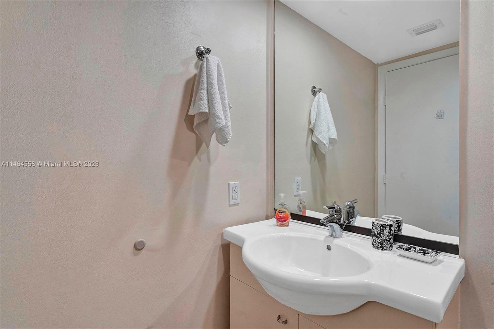 1830 S Ocean Dr 4111 Property Photo 28