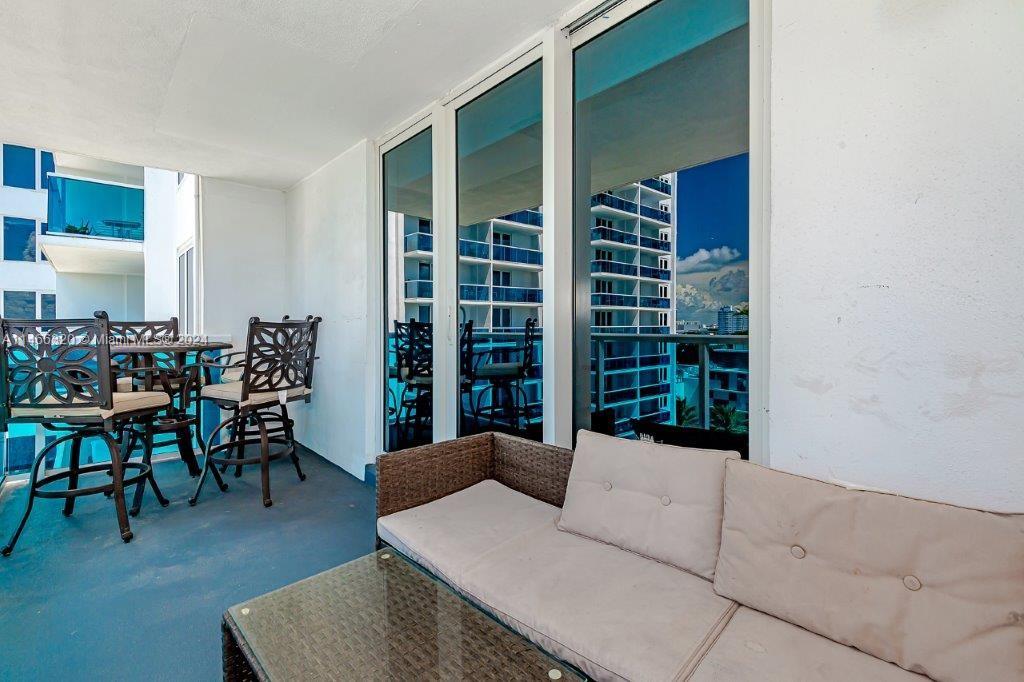 2301 Collins Ave 803 Property Photo 4