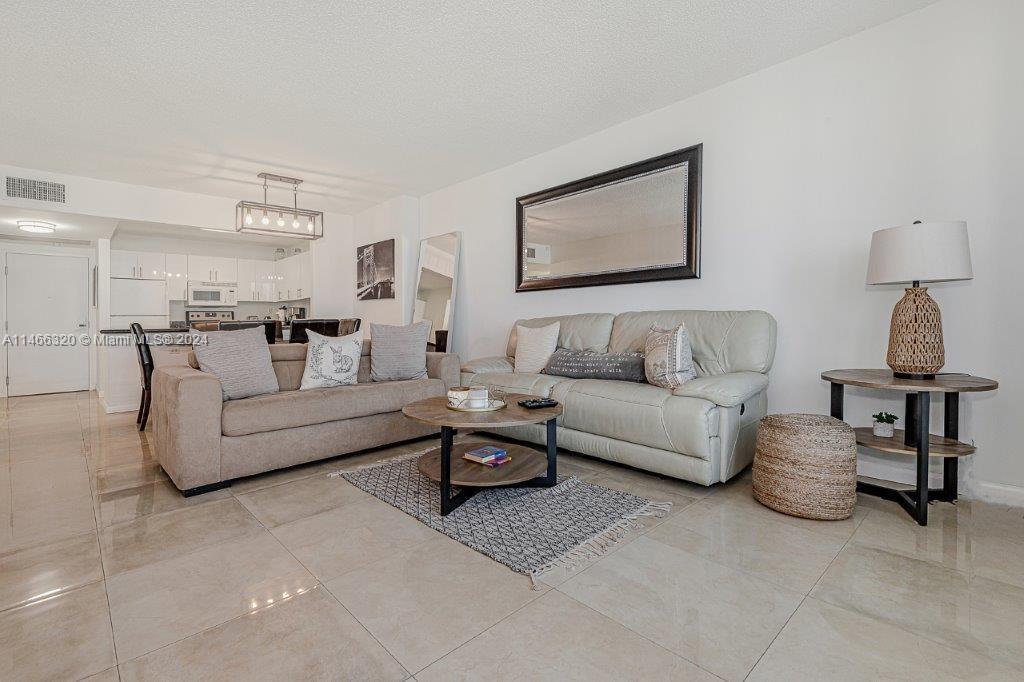 2301 Collins Ave 803 Property Photo 6
