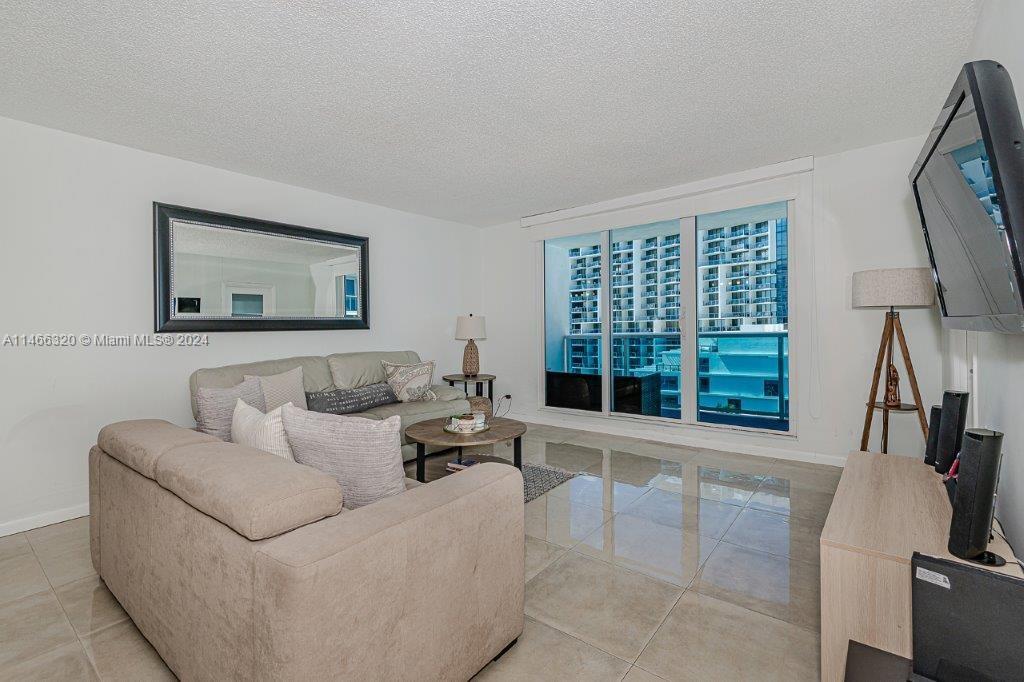 2301 Collins Ave 803 Property Photo 8
