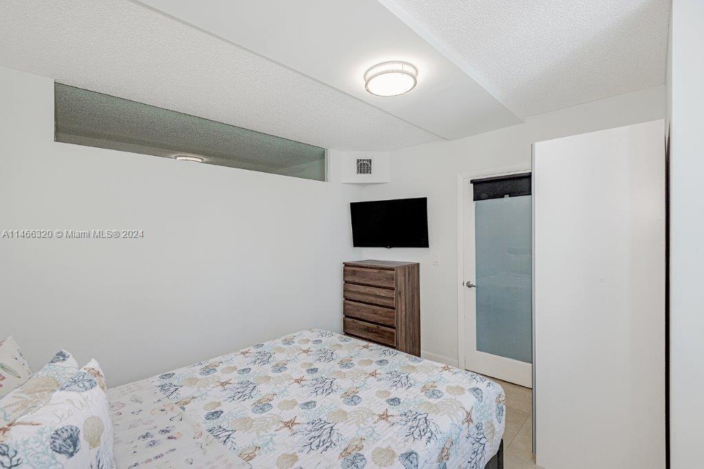 2301 Collins Ave 803 Property Photo 11