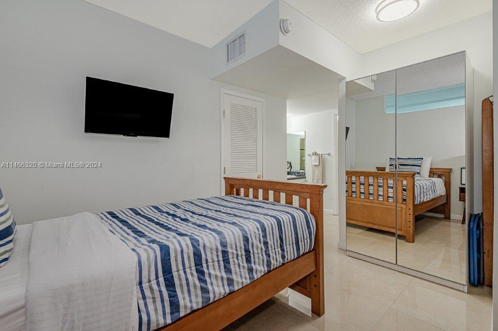 2301 Collins Ave 803 Property Photo 14
