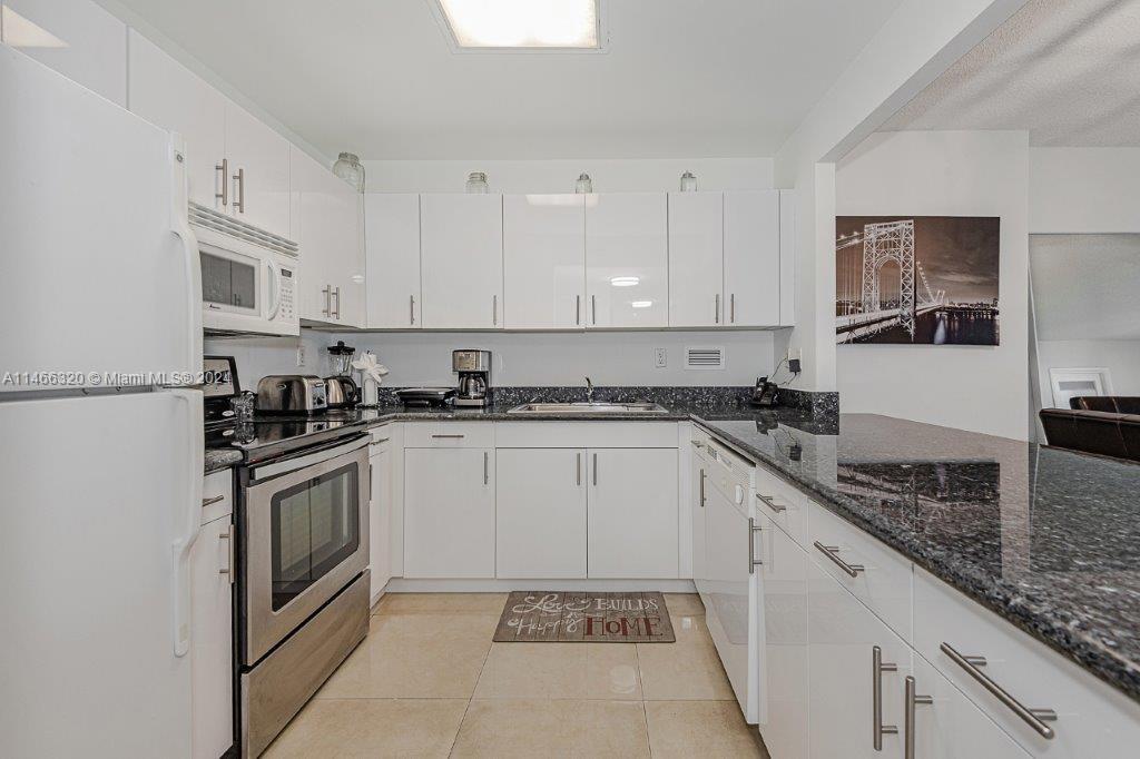 2301 Collins Ave 803 Property Photo 16