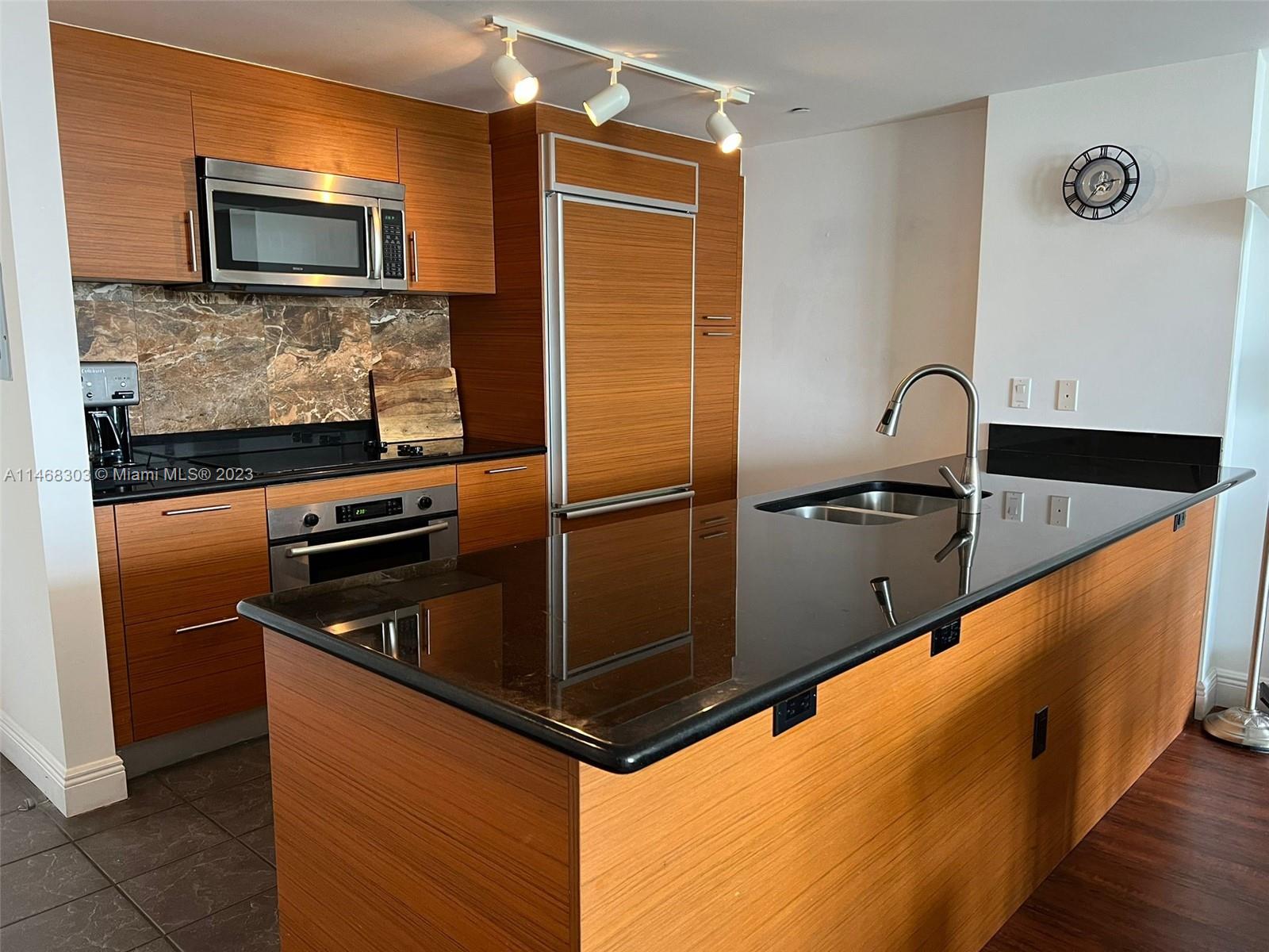 50 Biscayne Blvd 2111 Property Photo 3