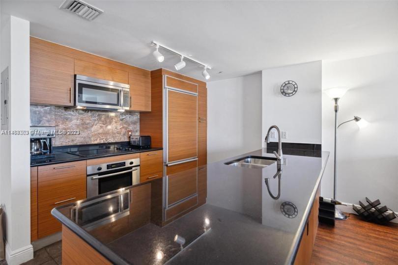 50 Biscayne Blvd 2111 Property Photo 4