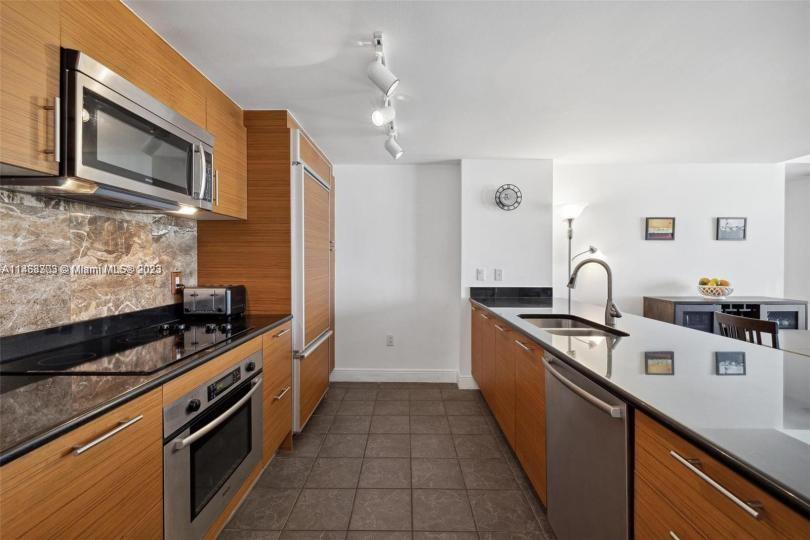 50 Biscayne Blvd 2111 Property Photo 6