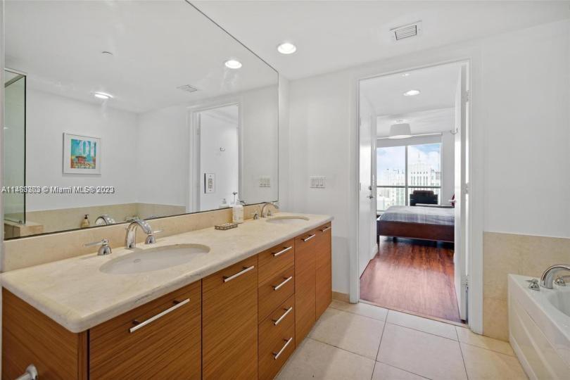 50 Biscayne Blvd 2111 Property Photo 28