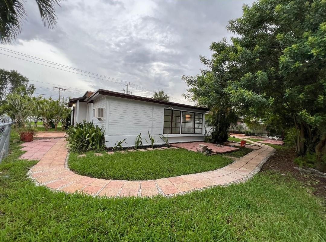 1309 E River Dr Property Photo 1