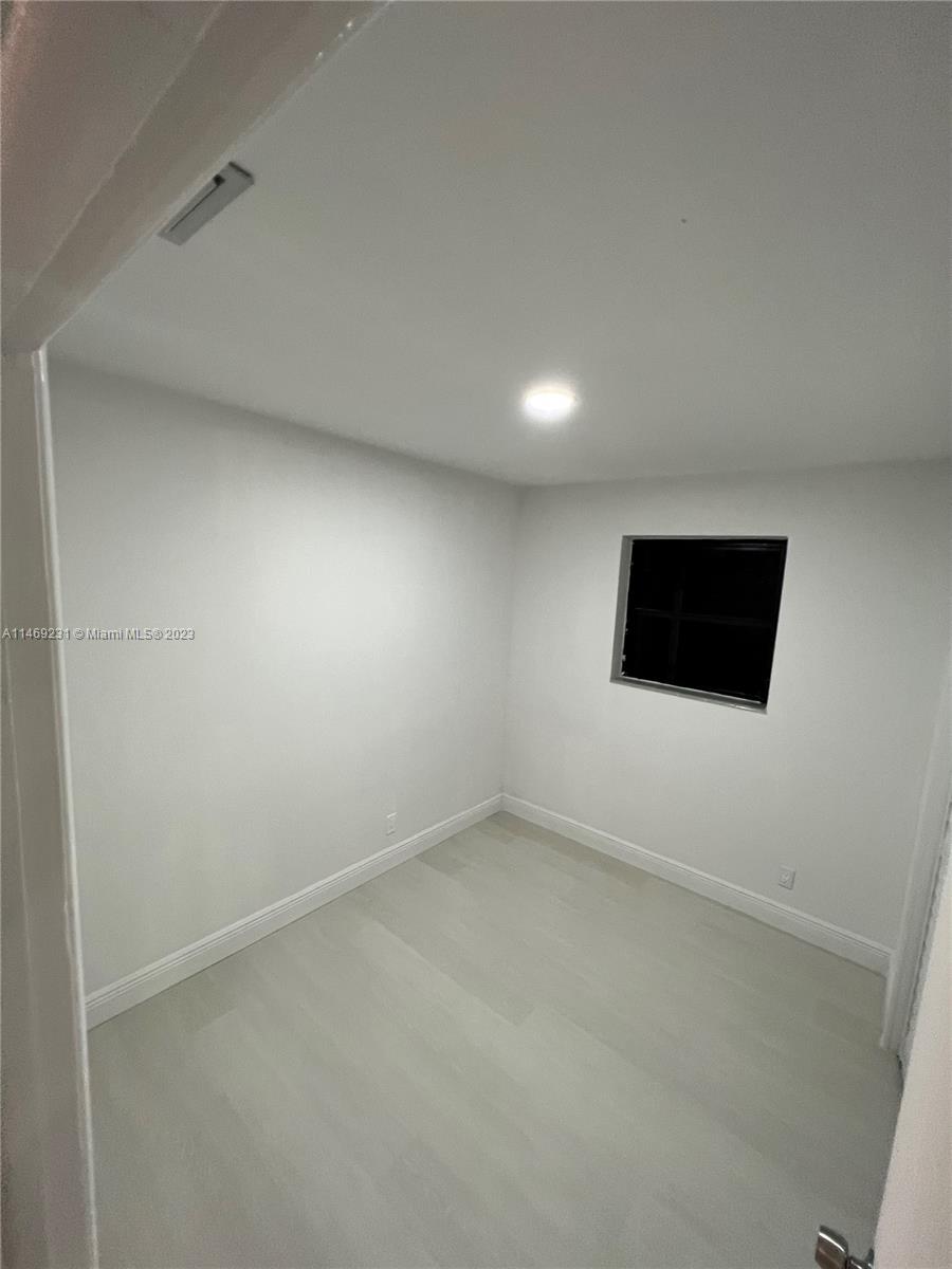 1309 E River Dr Property Photo 3