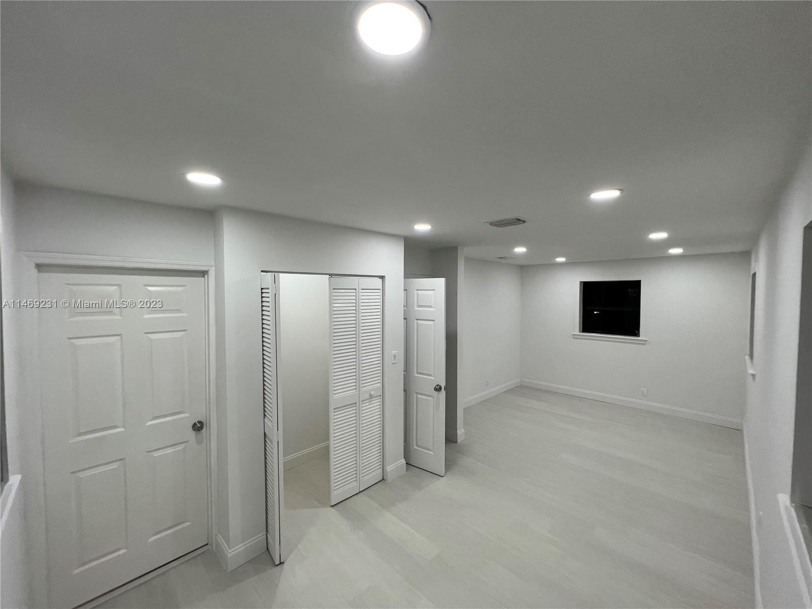 1309 E River Dr Property Photo 6