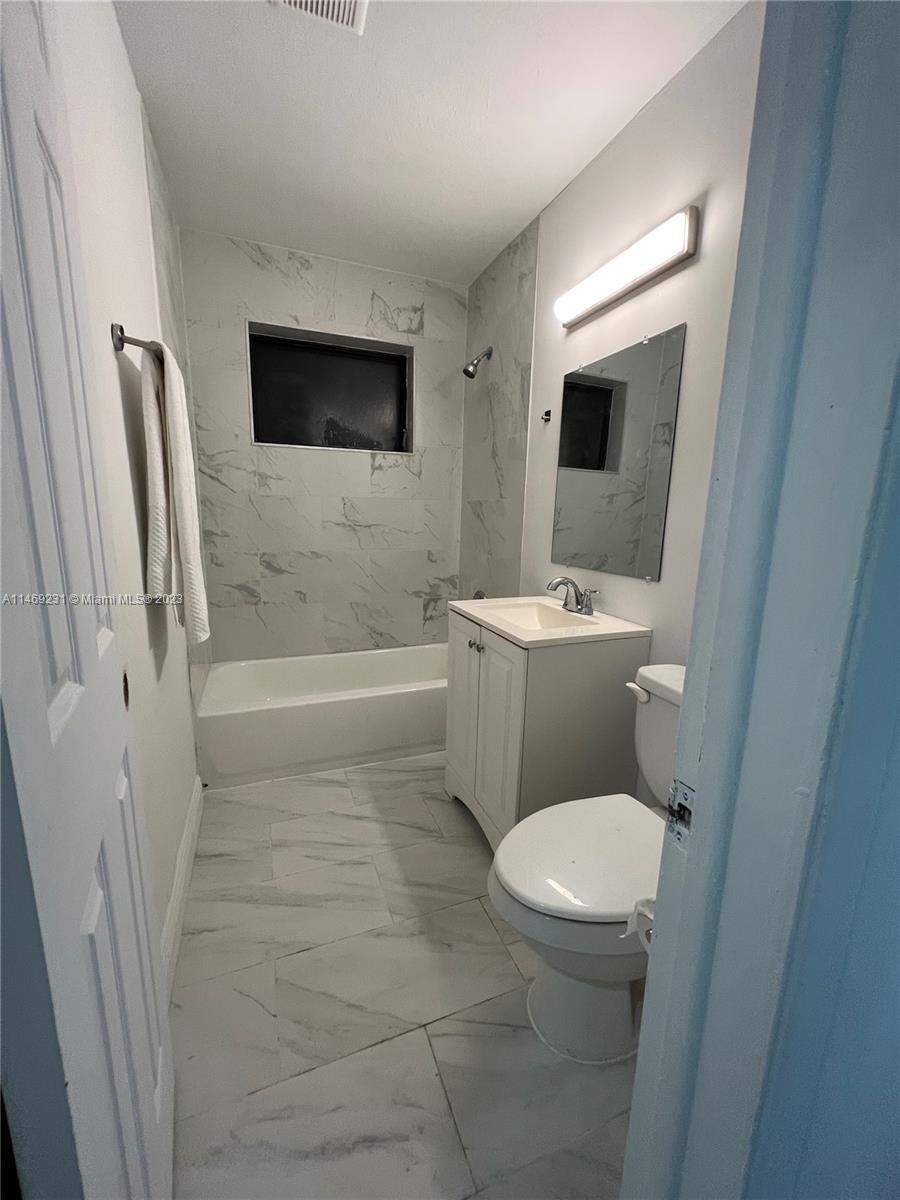 1309 E River Dr Property Photo 10