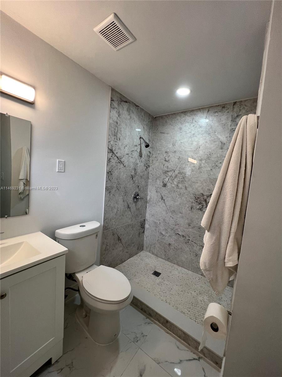 1309 E River Dr Property Photo 14