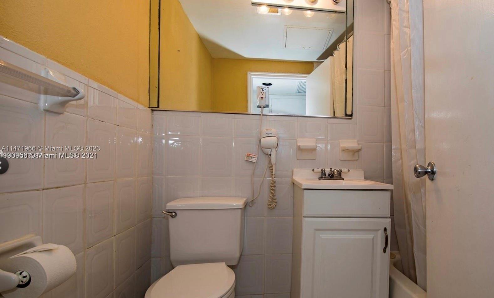 6345 Collins Ave 832 Property Photo 3