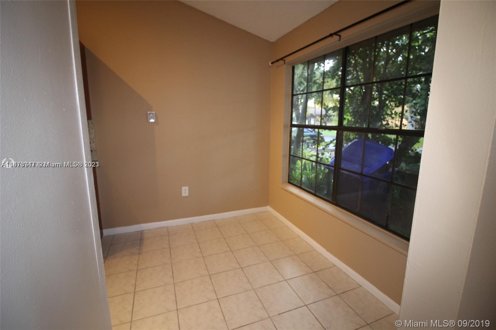 10480 Buttonwood Ave 10480 Property Photo 2