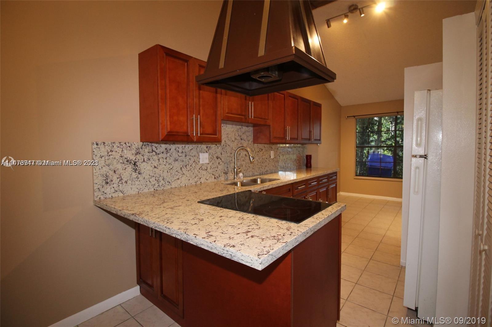 10480 Buttonwood Ave 10480 Property Photo 5