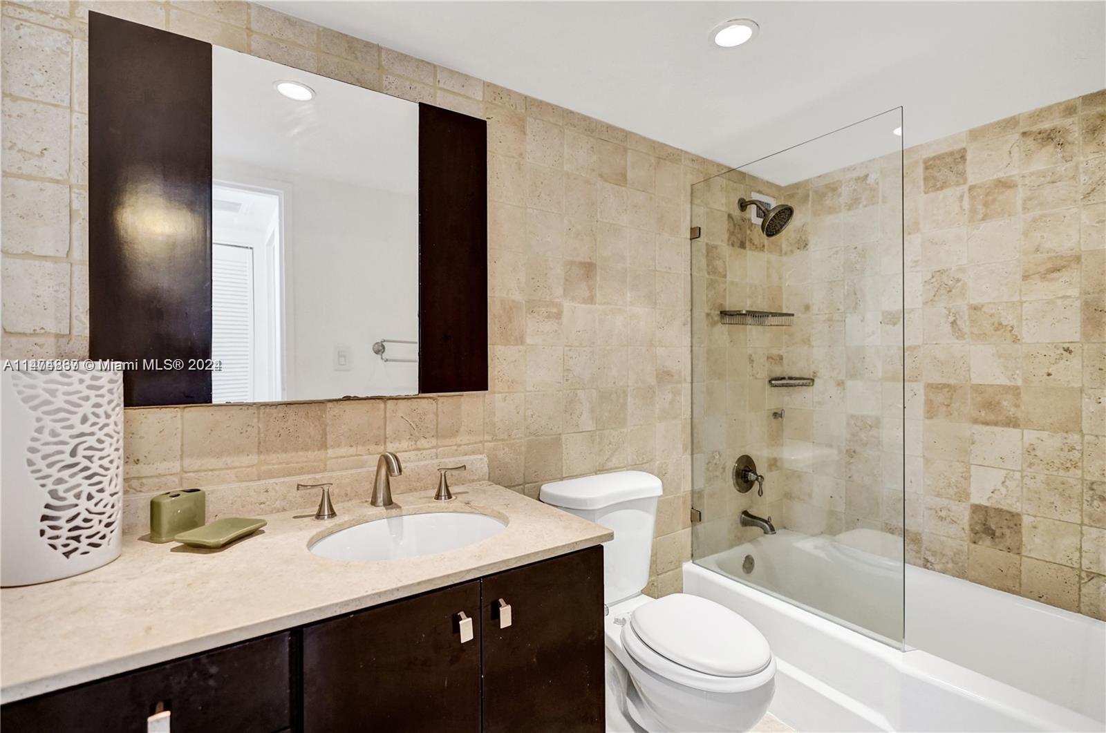 5151 Collins Ave 1035 Property Photo 15