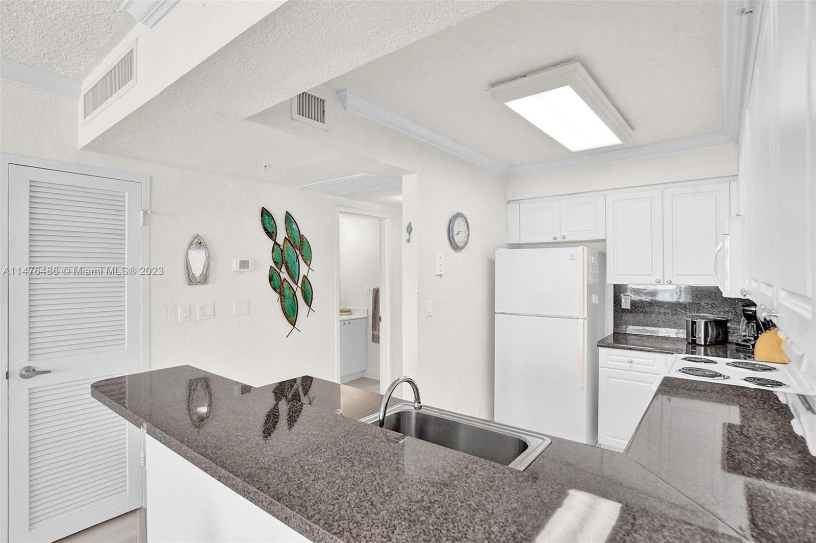 2501 S Ocean Dr 904 (available Apr 11) Property Photo 6