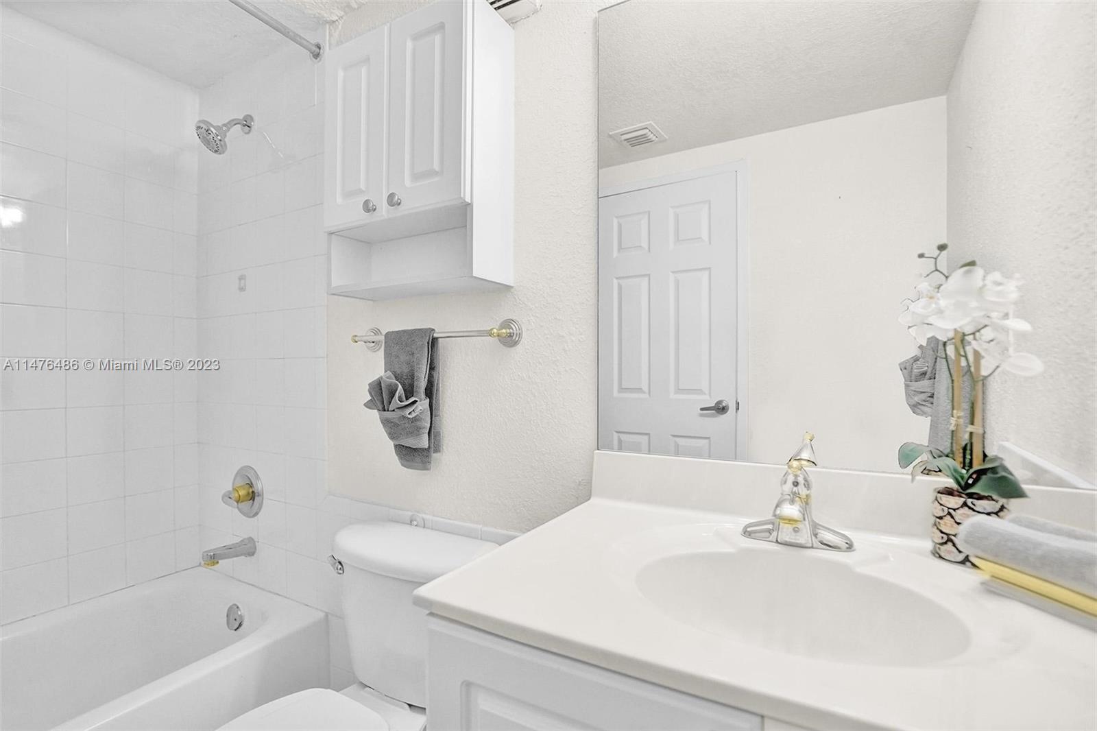 2501 S Ocean Dr 904 (available Apr 11) Property Photo 15