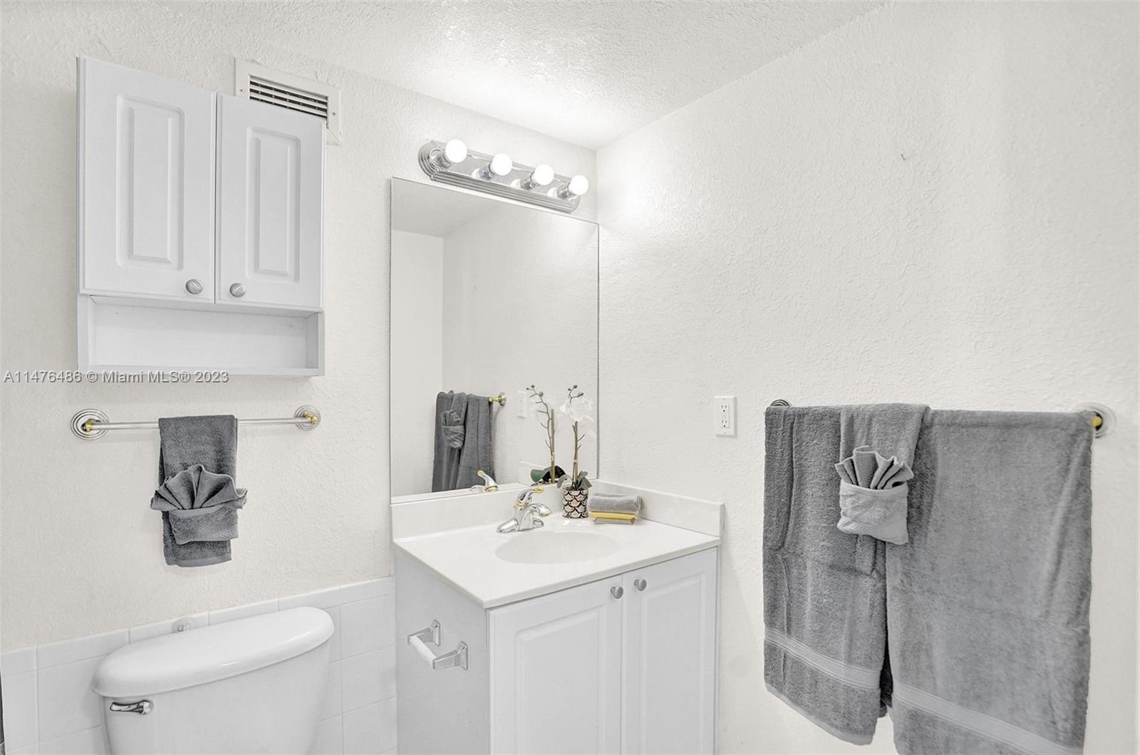2501 S Ocean Dr 904 (available Apr 11) Property Photo 23