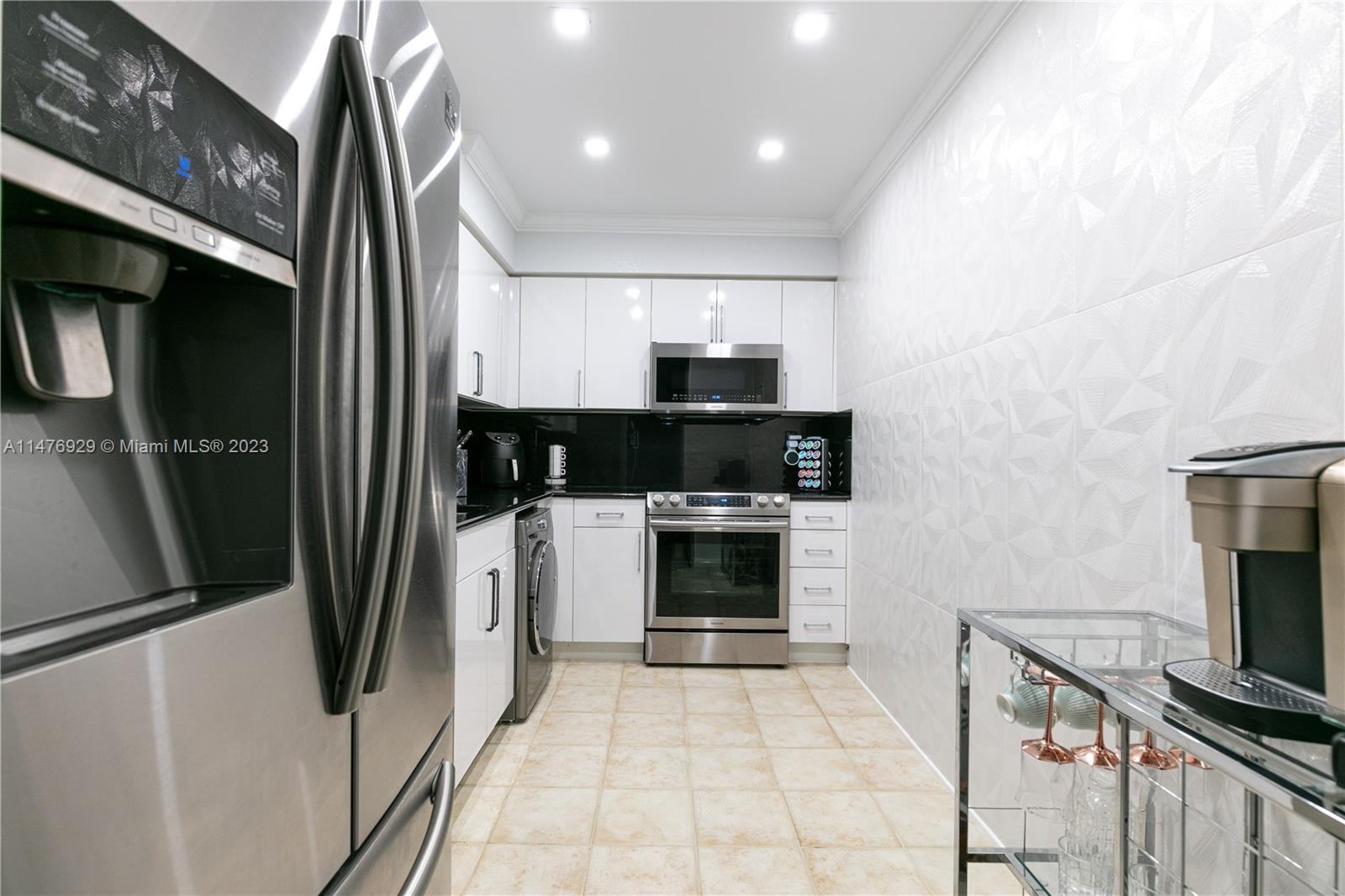 2501 S Ocean Dr 718 (available May 5) Property Photo 8