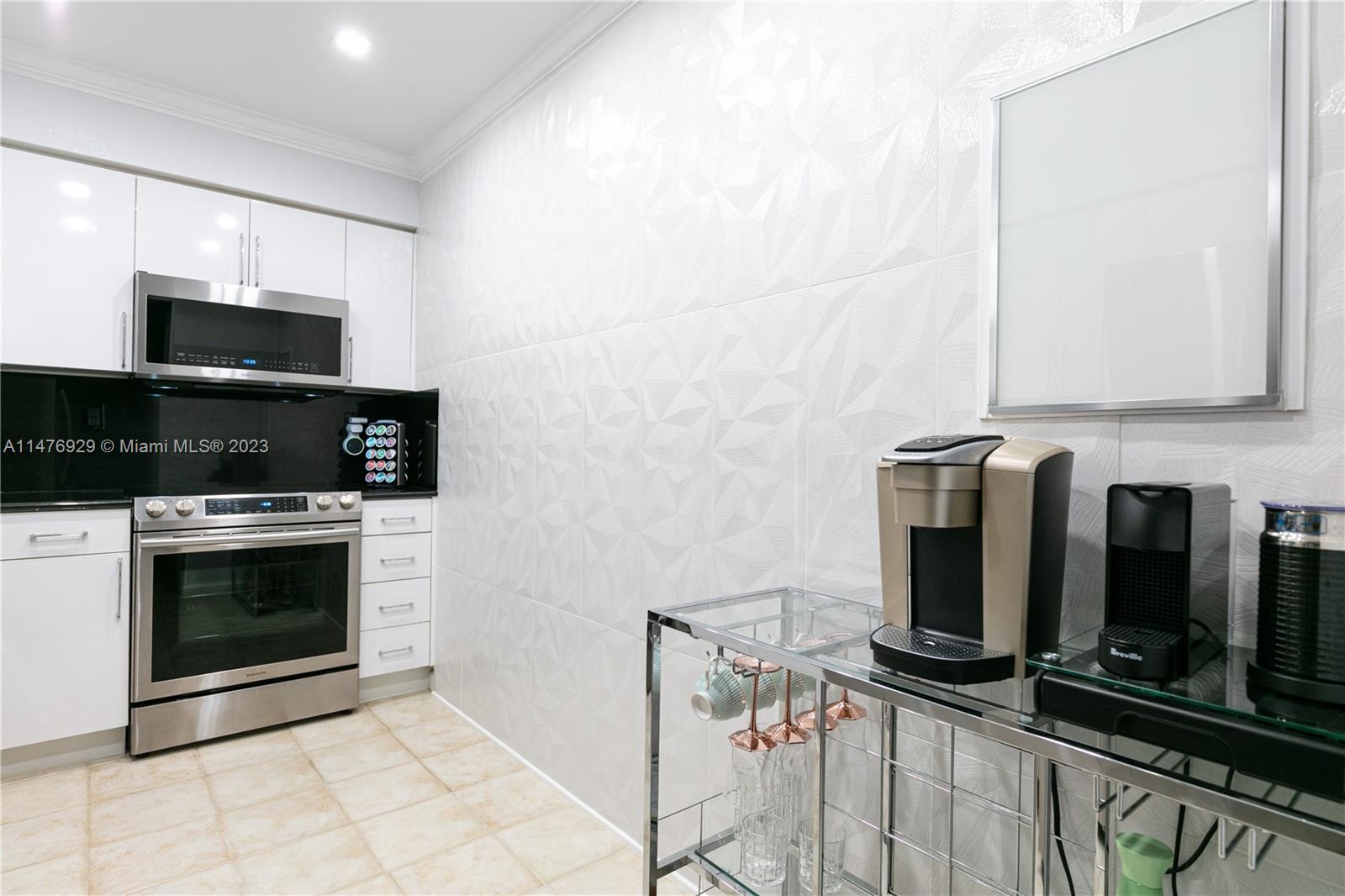 2501 S Ocean Dr 718 (available May 5) Property Photo 9