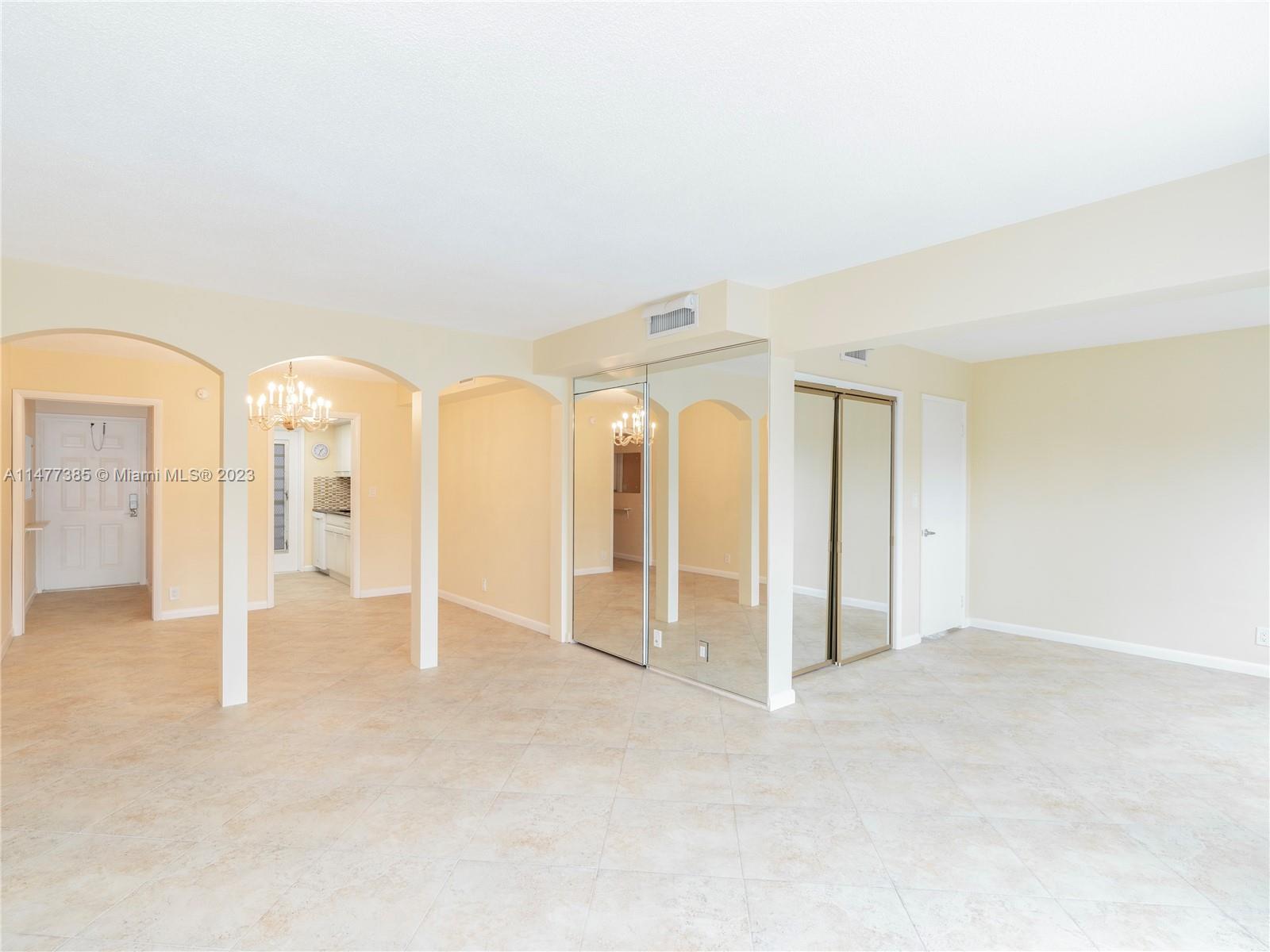 535 Hendricks Isle 105 Property Photo 4