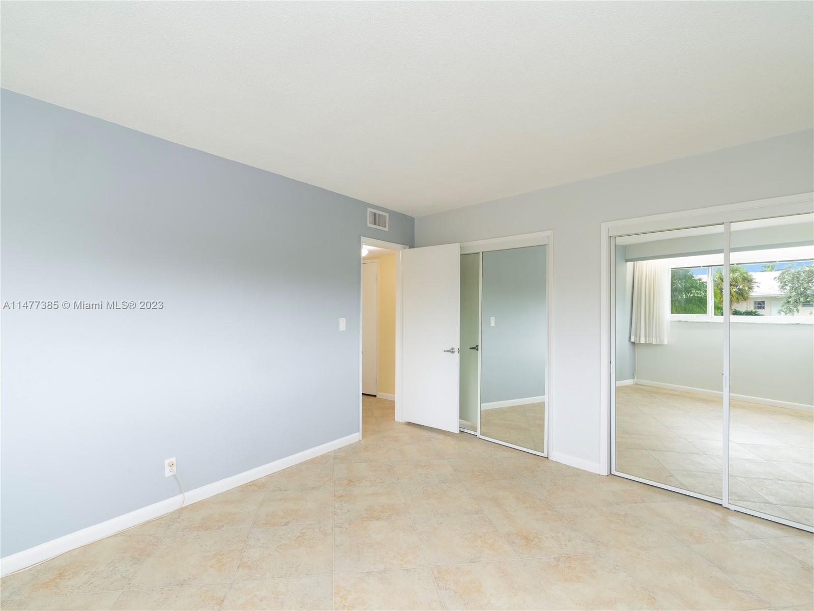 535 Hendricks Isle 105 Property Photo 11