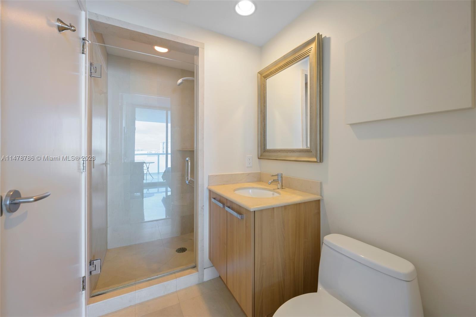 3801 Collins Ave 1105 Property Photo 9