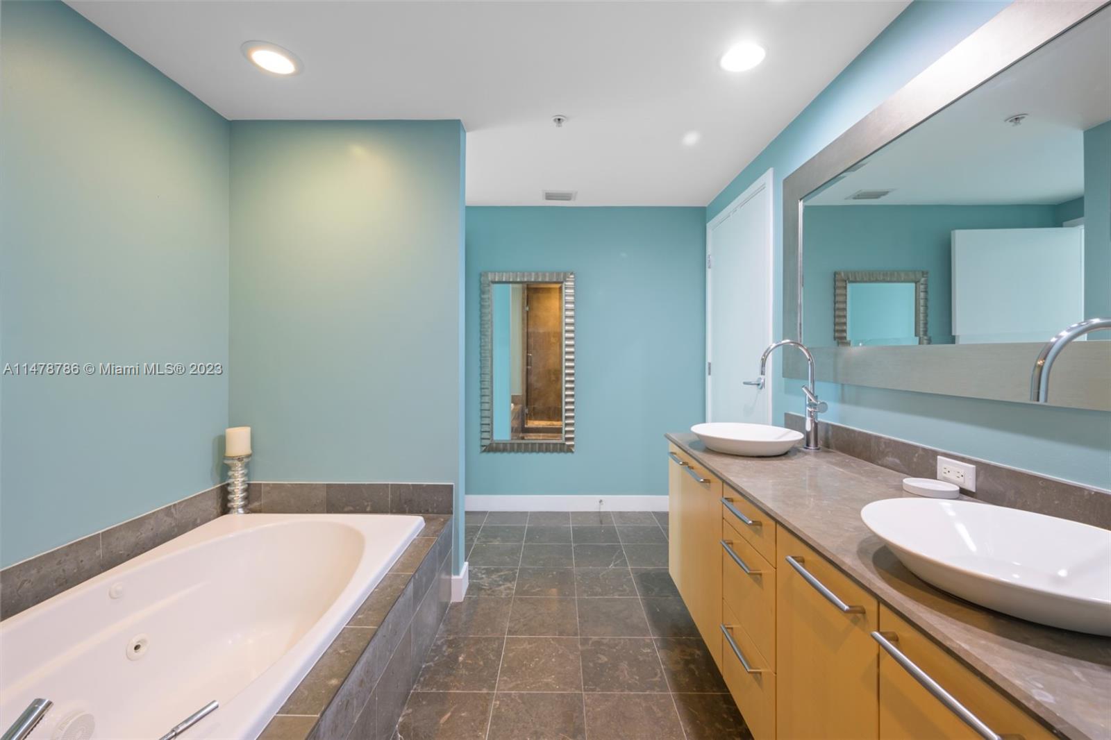 3801 Collins Ave 1105 Property Photo 12