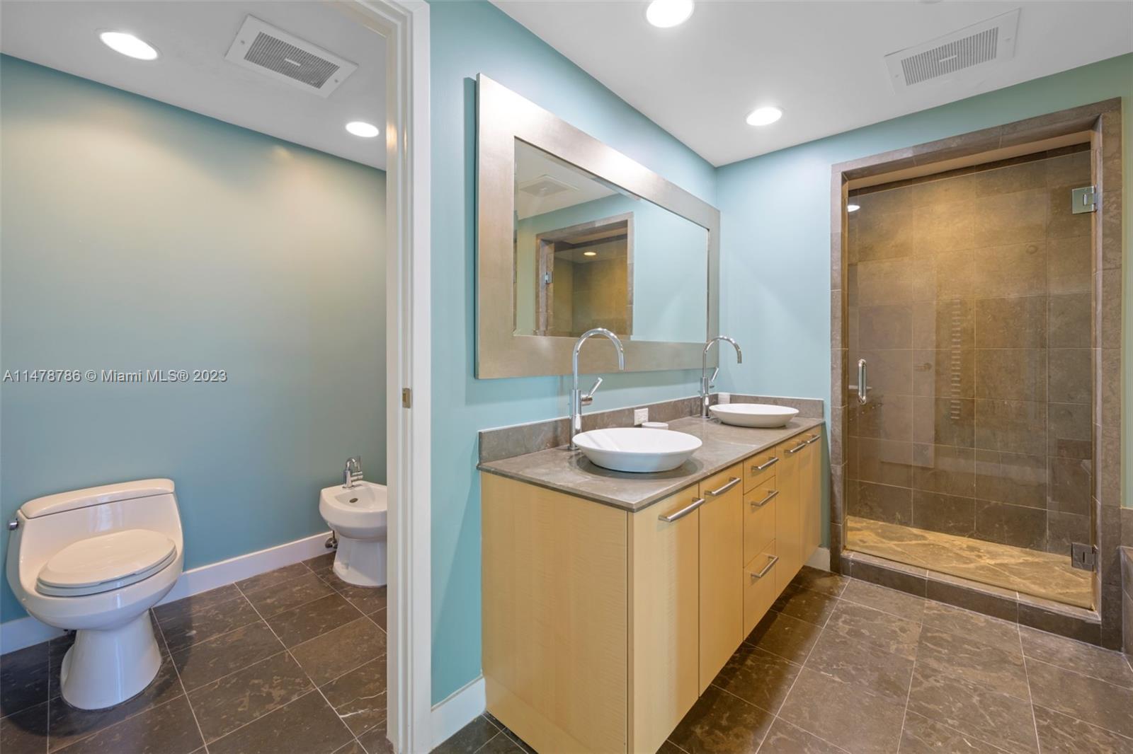 3801 Collins Ave 1105 Property Photo 13