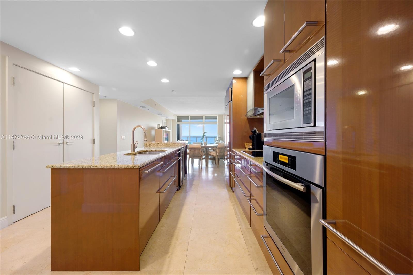 3801 Collins Ave 1105 Property Photo 20