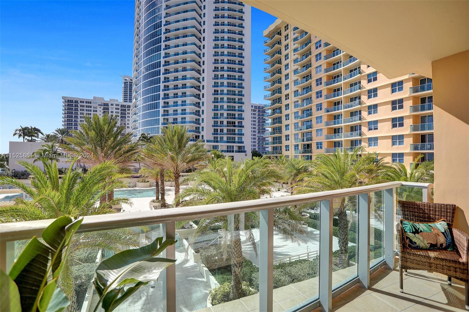 2501 S Ocean Dr Property Photo 3