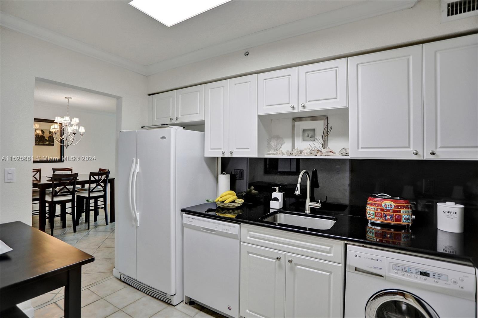 2501 S Ocean Dr Property Photo 10