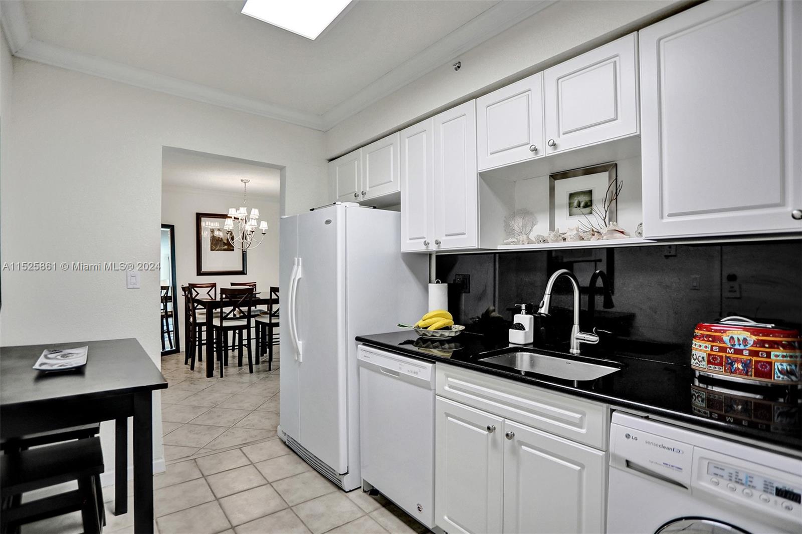 2501 S Ocean Dr Property Photo 11