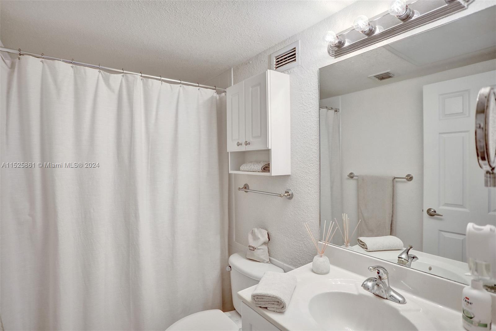 2501 S Ocean Dr Property Photo 14
