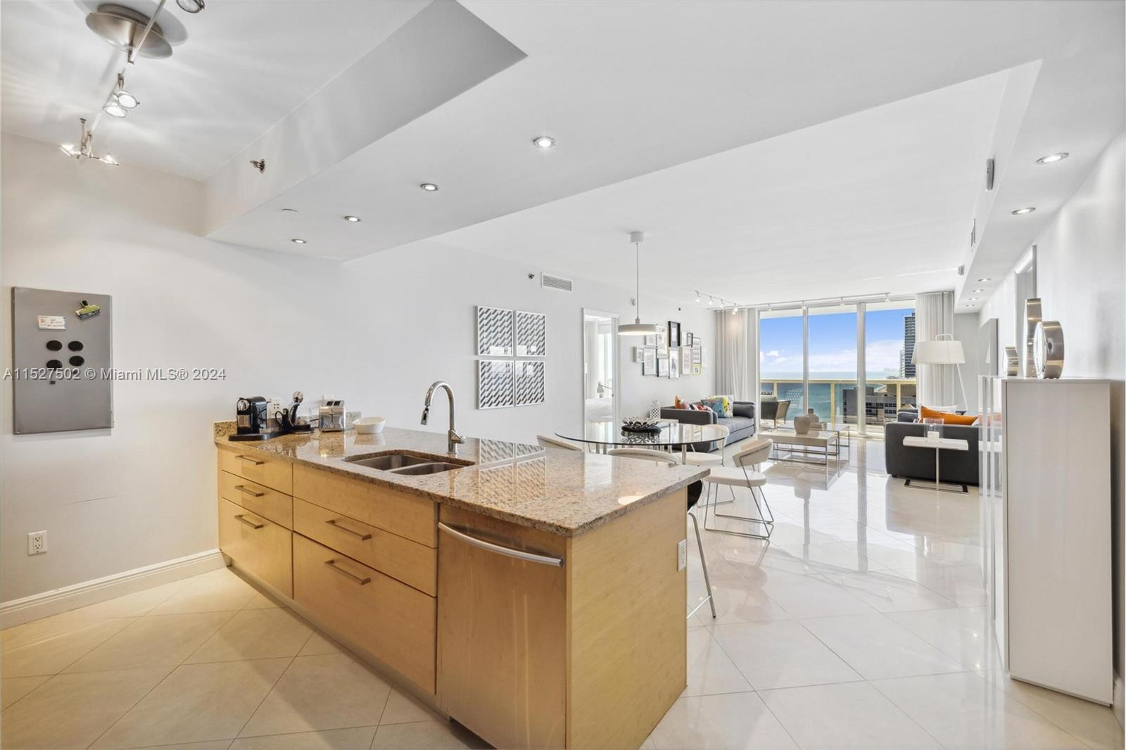 1830 S Ocean Dr Property Photo 3