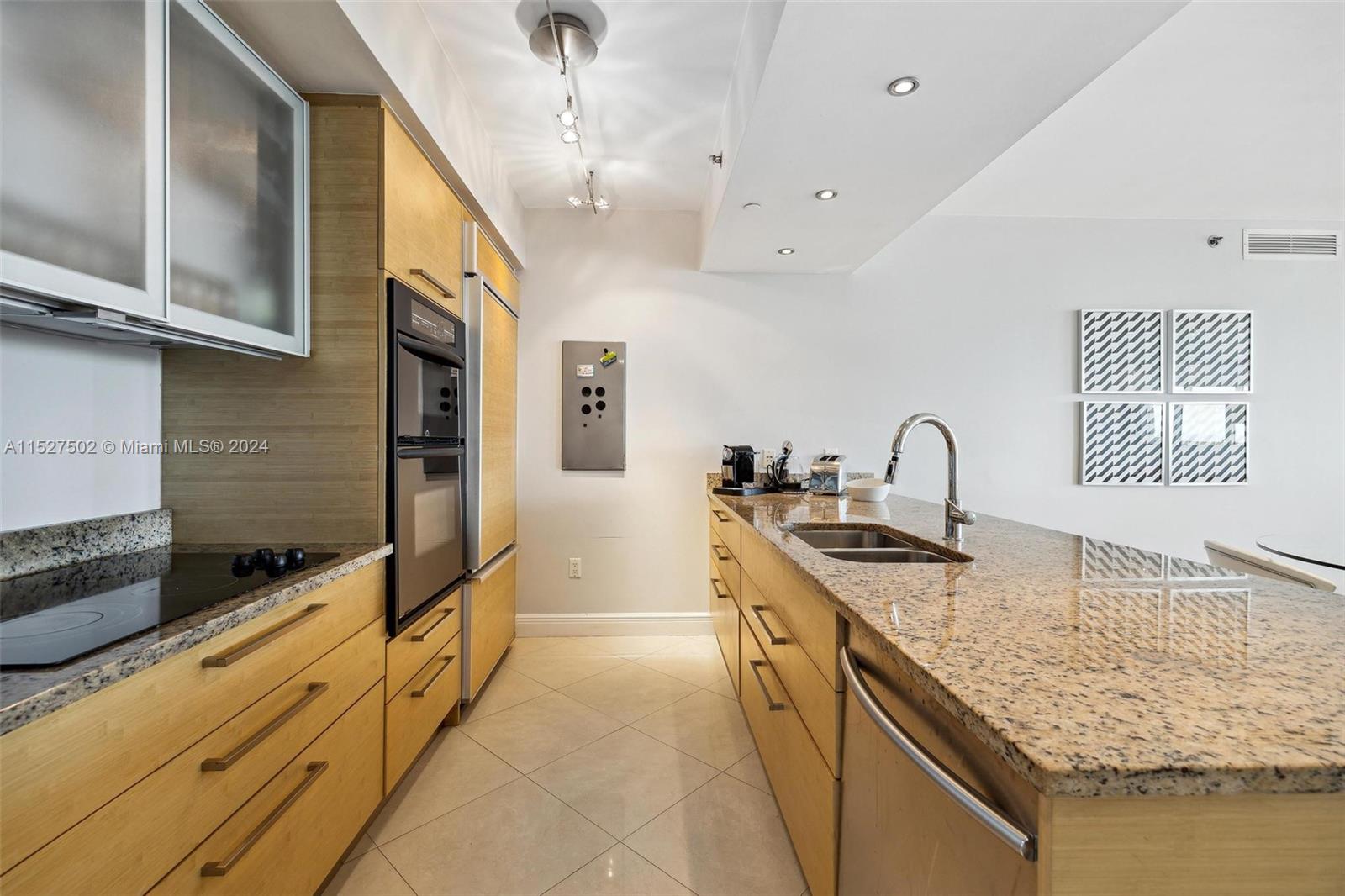 1830 S Ocean Dr Property Photo 4