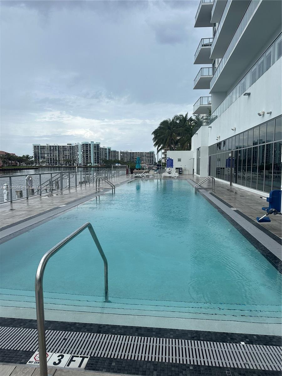 4010 S Ocean Dr R707 Property Photo 2