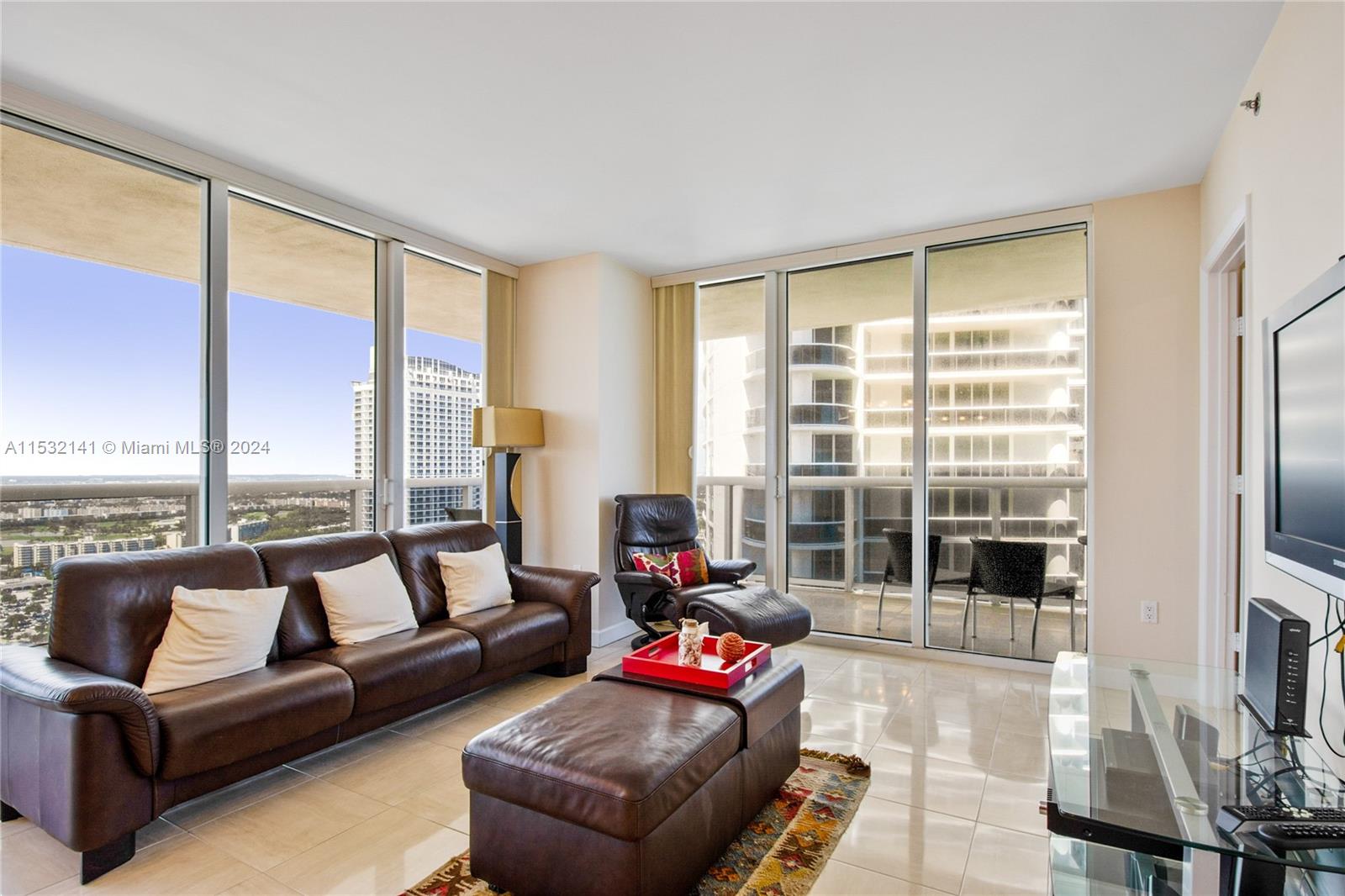 1830 S Ocean Dr Property Photo 3