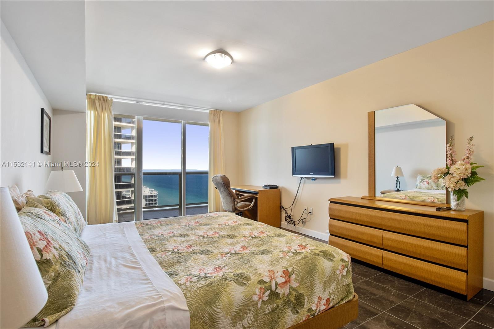 1830 S Ocean Dr Property Photo 10