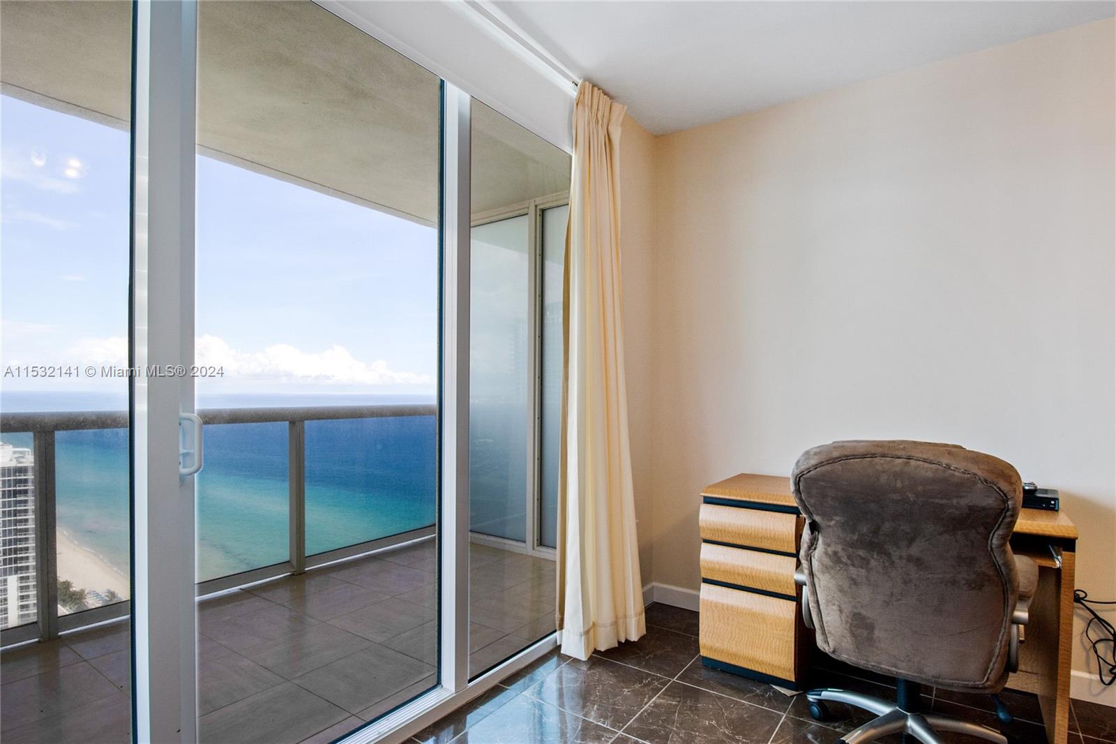 1830 S Ocean Dr Property Photo 11