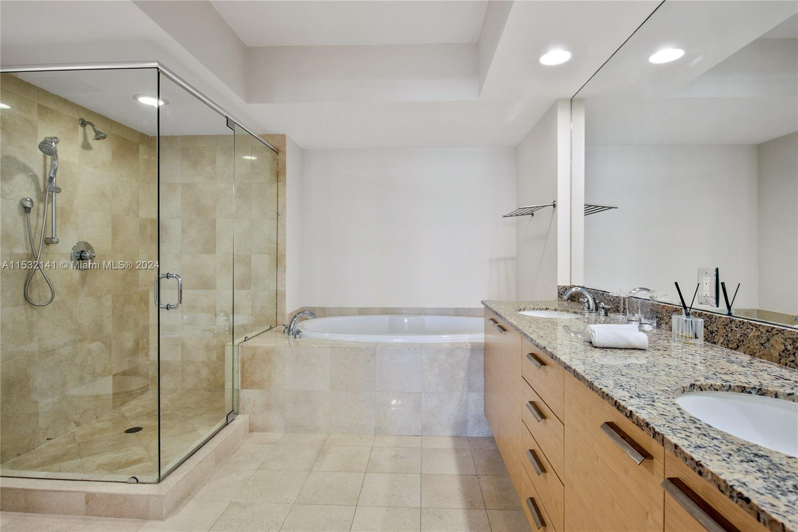 1830 S Ocean Dr Property Photo 12