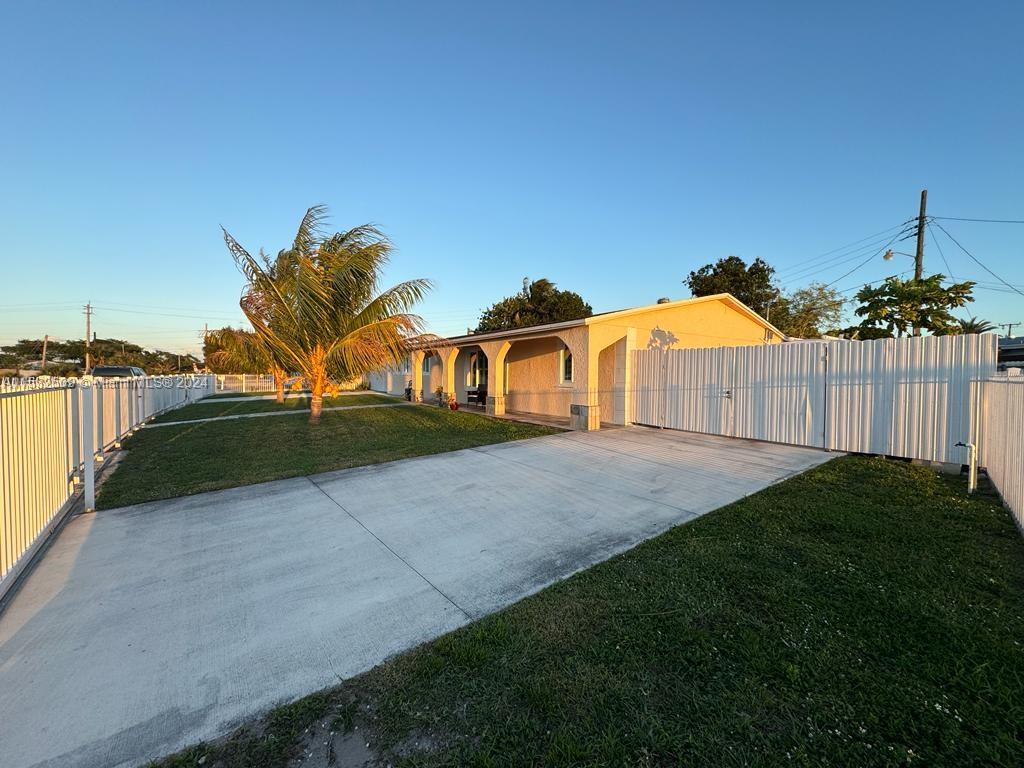 4250 Nw 178th Dr Property Photo 4