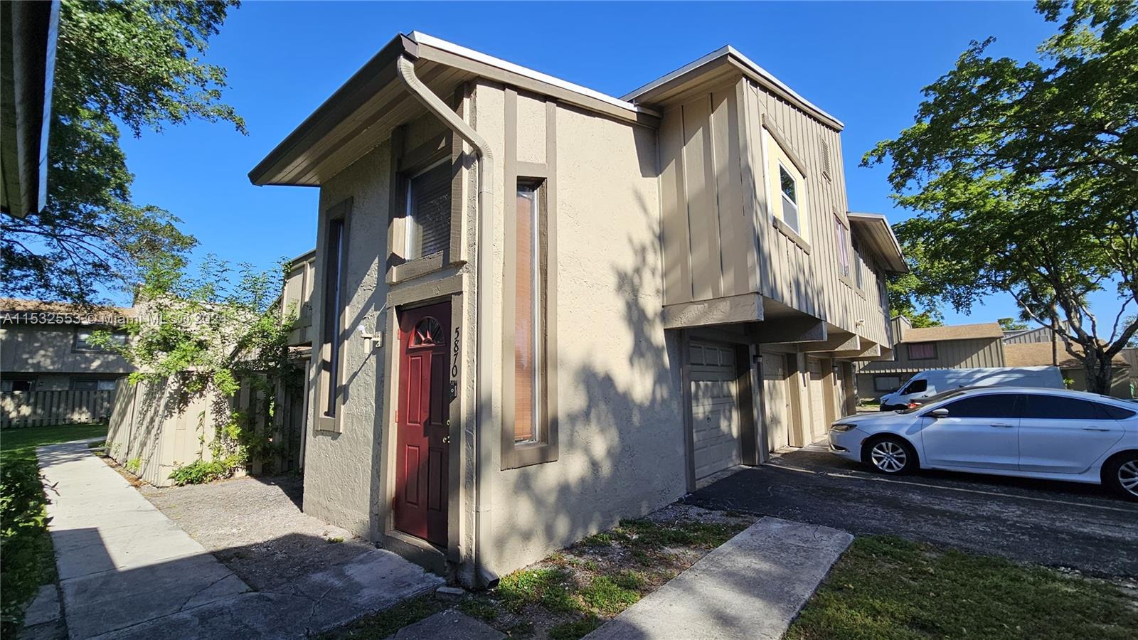 5870 Nw 21st St 45-e Property Photo 2