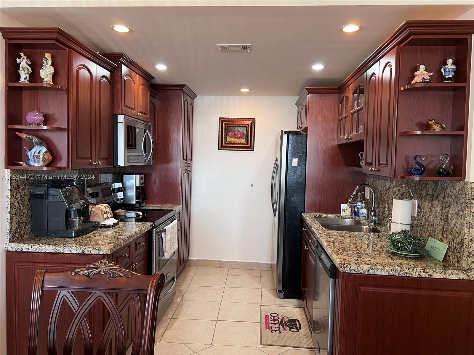 1825 S Ocean Dr 306 Property Photo 3