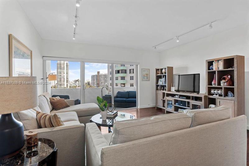 3 Island Ave 10k Property Photo 5