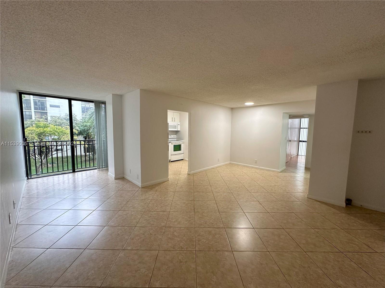 17021 N Bay Rd 320-4 Property Photo 4